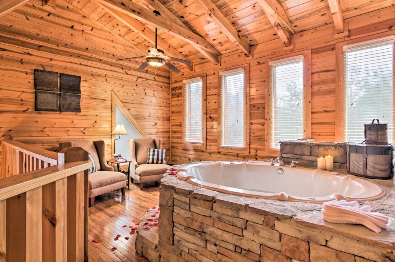 Cabin With Hot Tub About 2 Mi To Island In Pigeon Forge! Bagian luar foto