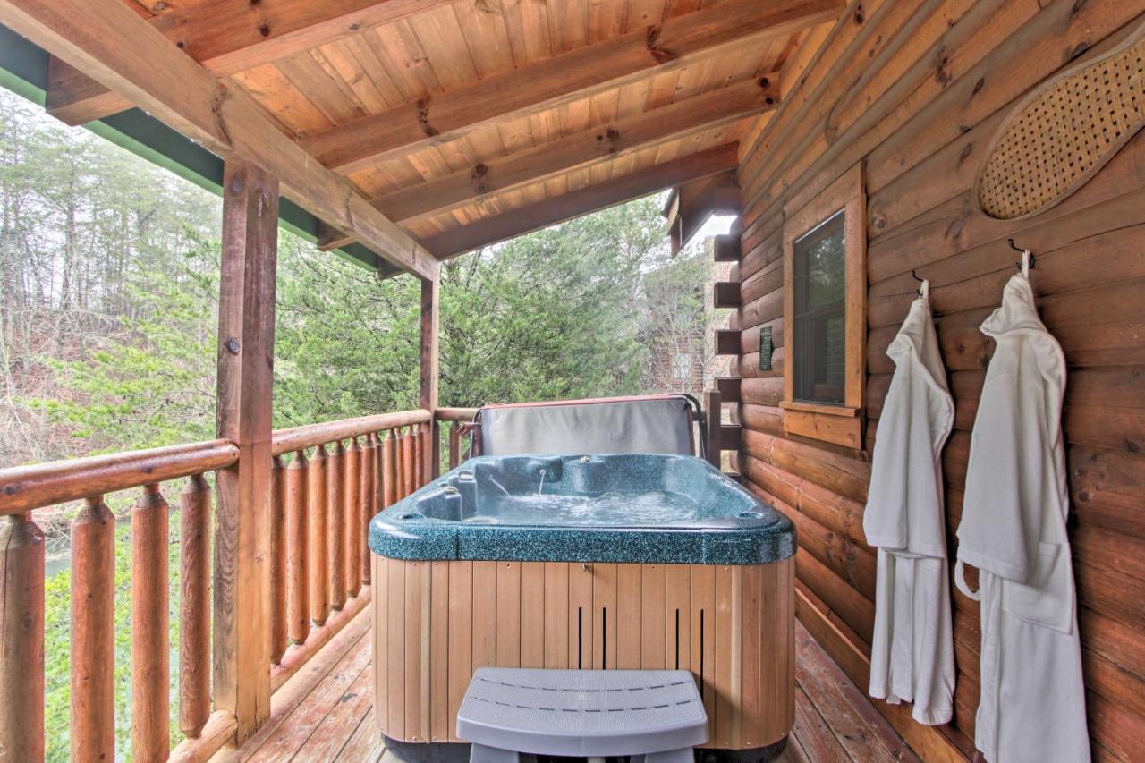 Cabin With Hot Tub About 2 Mi To Island In Pigeon Forge! Bagian luar foto