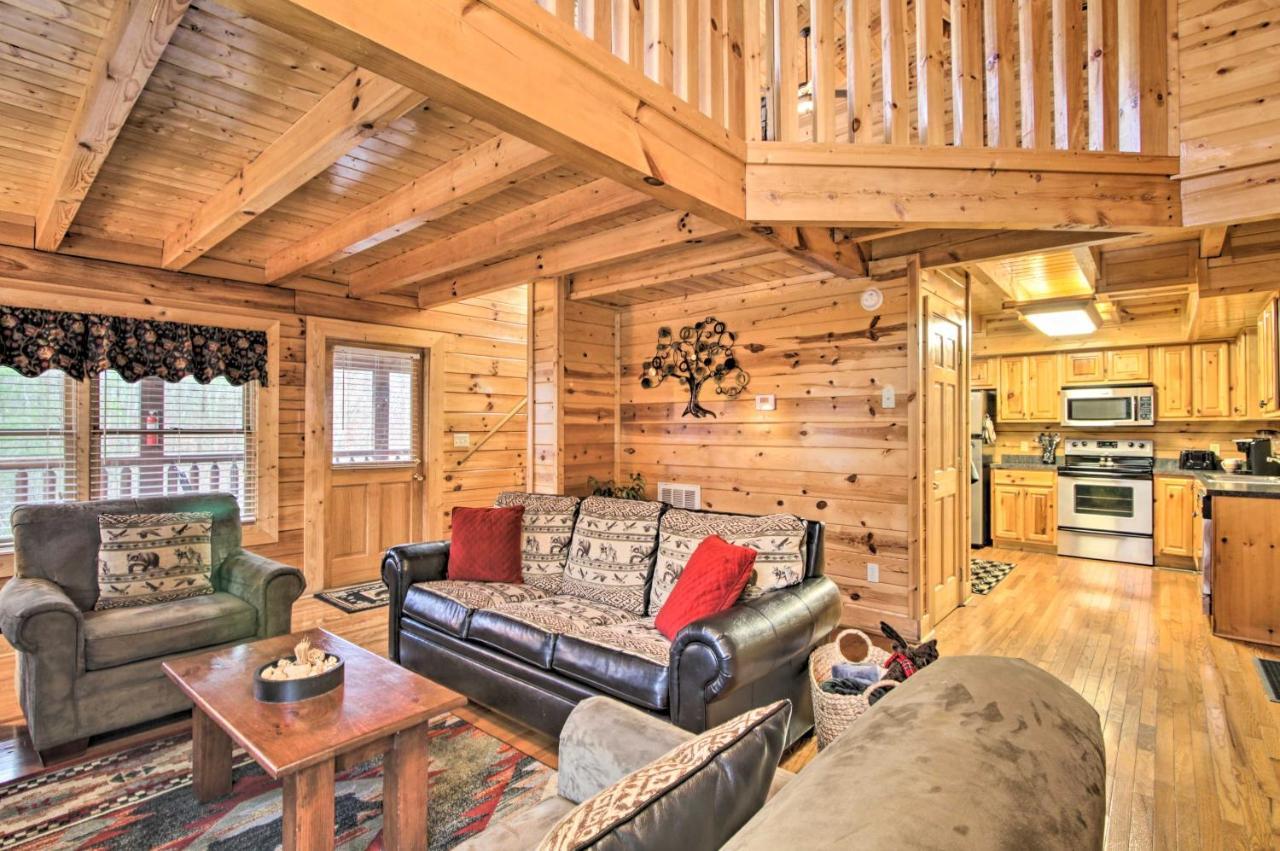 Cabin With Hot Tub About 2 Mi To Island In Pigeon Forge! Bagian luar foto