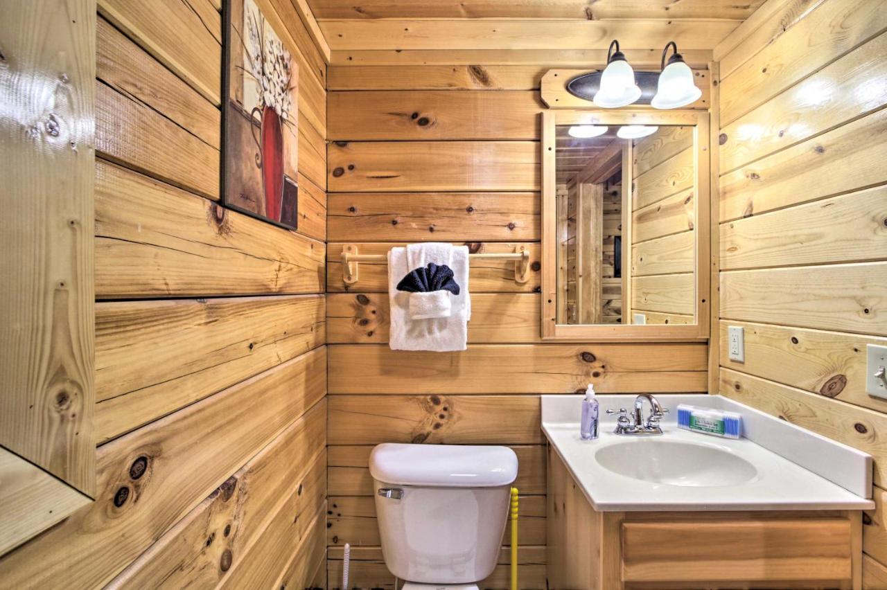 Cabin With Hot Tub About 2 Mi To Island In Pigeon Forge! Bagian luar foto