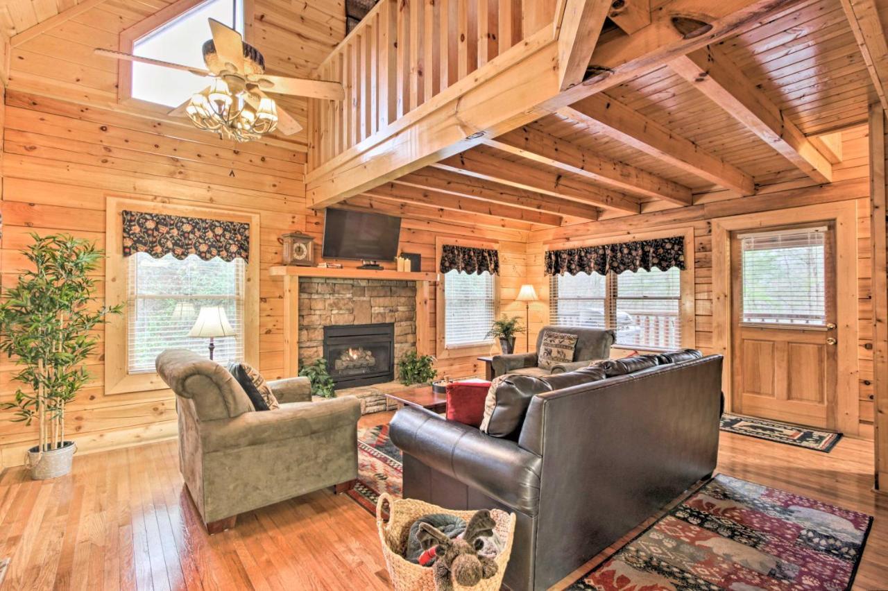 Cabin With Hot Tub About 2 Mi To Island In Pigeon Forge! Bagian luar foto